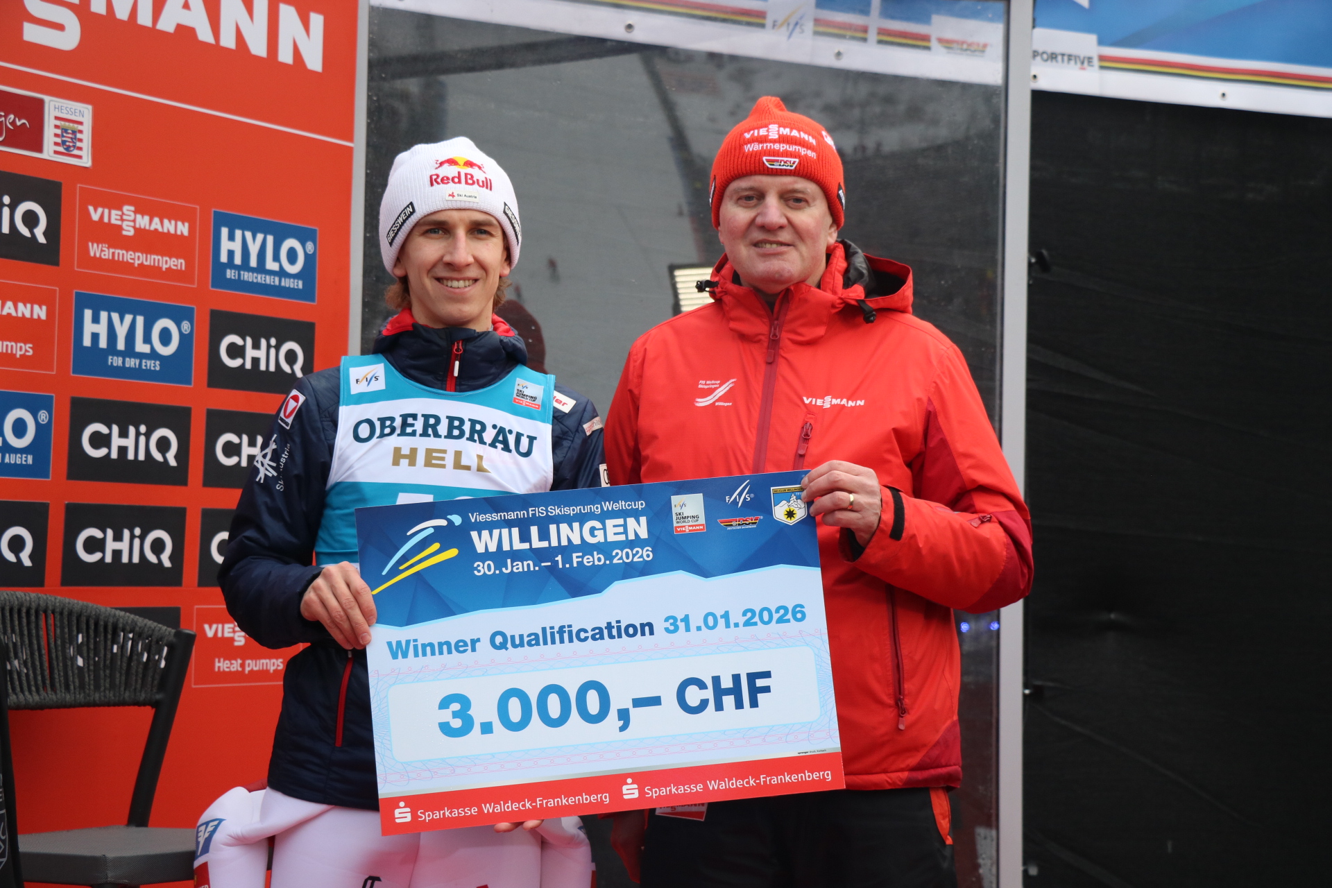 Daniel Tschofenig mit OK-Chef Jürgen Hensel 